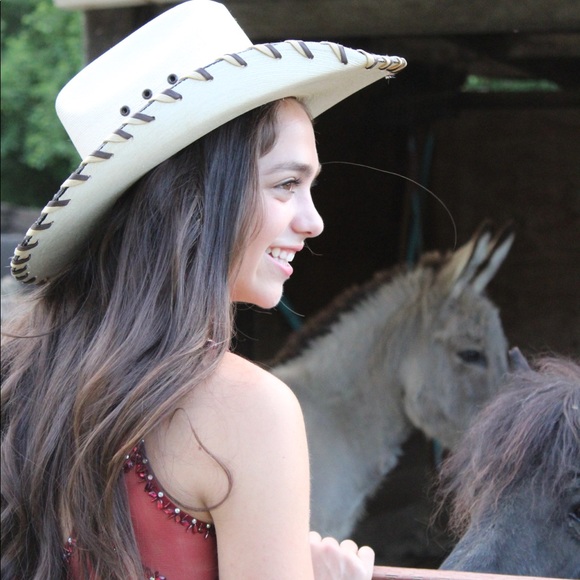 Maroon prom dress - Picture 2 of 8